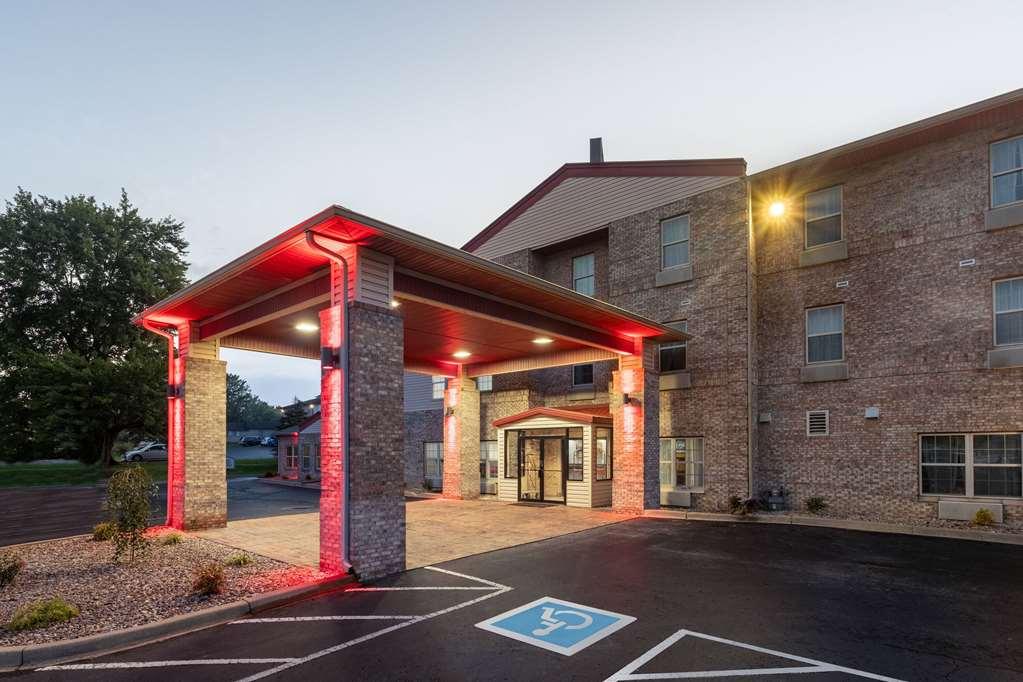 Ramada By Wyndham Sellersburg/Louisville North Exterior photo