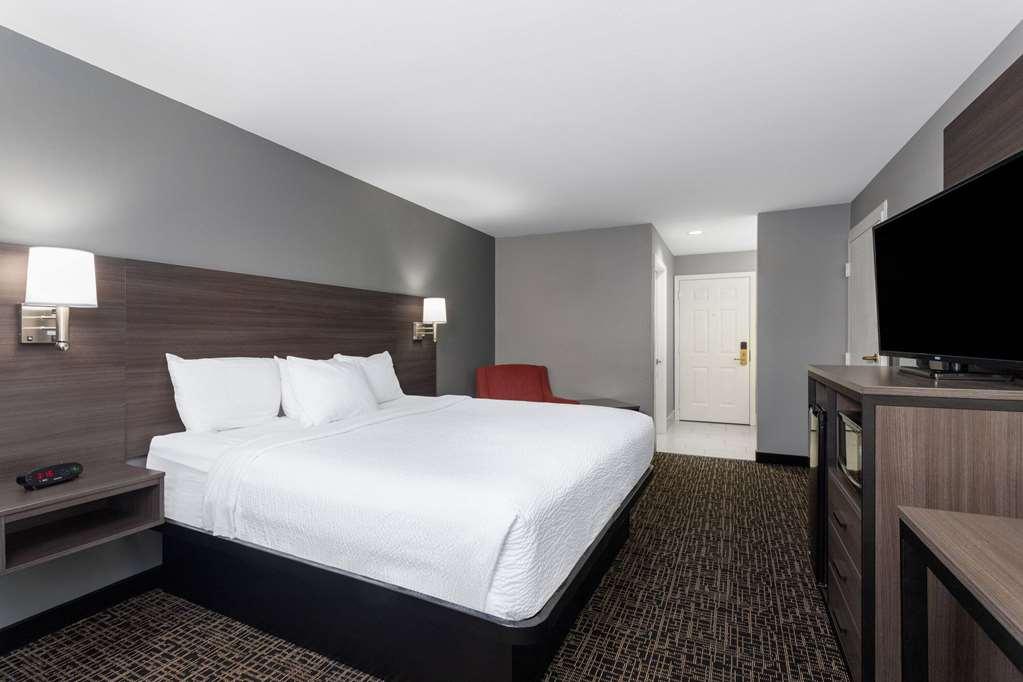 Ramada By Wyndham Sellersburg/Louisville North Room photo